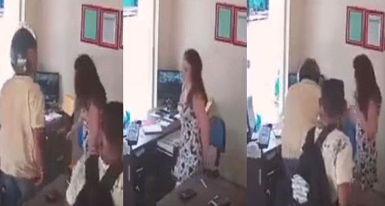 بالفيديو.. رد فعل غريب لفتاة مع لصين أثناء سرقتها