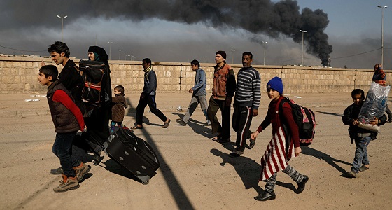 خروج عائلات عراقية من رواة بعد احتجاز داعش لهم كدروع بشرية