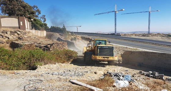 بالصور.. إزالة عدد من التعديات والإحداثات بمنطقة ” أبها ” في عسير