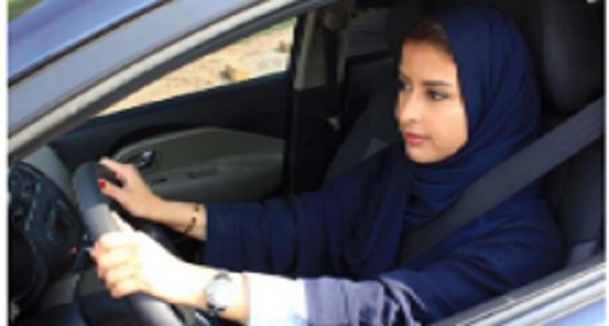 فتاة تدرب النساء على القيادة مجانا بسيارتها الخاصة