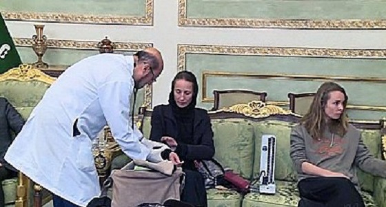 بالصور.. إنقاذ صحفيتين فرنسيتين من قبضة ميلشيات الحوثي باليمن