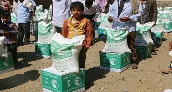 المملكة توزع 3 آلاف سلة غذائية في محافظة تعز اليمنية