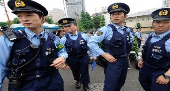 الشرطة اليابانية تعثر على ثمانية كوريين شماليين على قارب جرفته المياه إلى الساحل