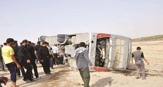 مصرع وإصابة 25 مواطنًا كويتيًا في انقلاب حافلة بالعراق