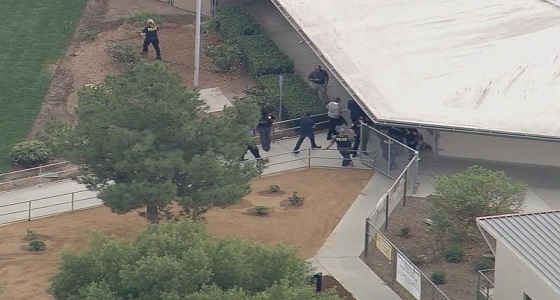 صور.. الشرطة الأمريكية تقتل محتجز معلم داخل مدرسة بكاليفورنيا