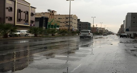 &#8221; القليبة &#8221; بتبوك تشهد هطول أمطار خفيفة