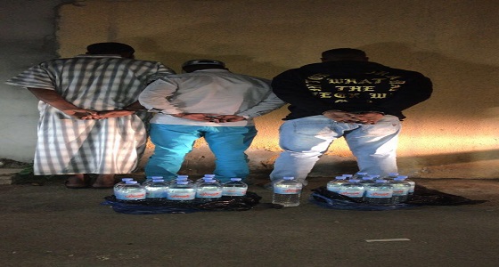 بالصور.. ضبط وافد يبيع الخمور المصنعة في الرياض