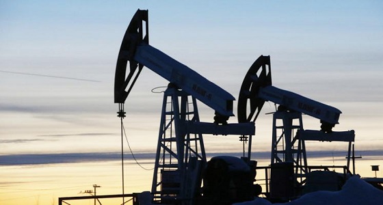 أسعار النفط تستقر عند أعلى مستوياتها منذ عامين ونصف