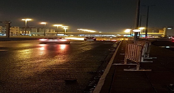 بالصور.. سيولة حركة السير بعد رفع مخلفات الأمطار في جدة
