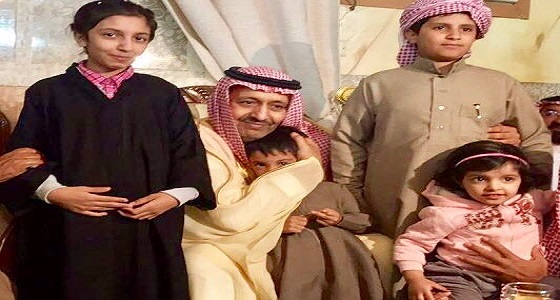 صور.. أمير الباحة ينقل تعازي القيادة لذوي الشهيد الغامدي