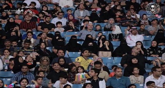 فيديو وصور.. العائلات يحتشدون في استاد الملك فهد لمشاهدة ” نيترو سيرك “