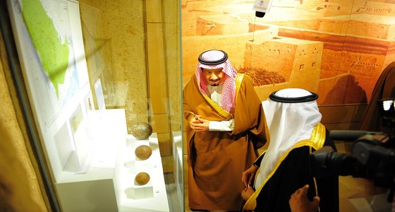خادم الحرمين يشيد بجهود هيئة السياحة في ملتقى آثار المملكة