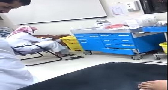 بالفيديو.. مريض يضمد جراحه بنفسه في مستشفى عفيف.. و&#8221; الصحة &#8221; ترد 