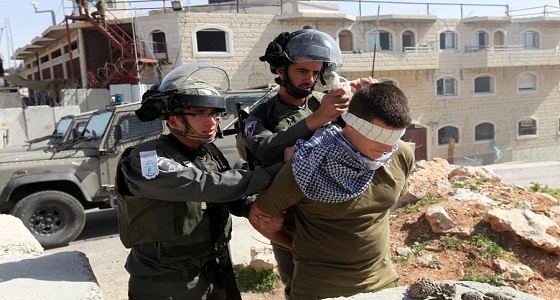 قوات الاحتلال تعتقل 4 فلسطينيين في الخليل