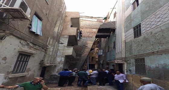 بالصور| بناية تميل على أخرى في مصر مجددًا وسقوط ضحايا