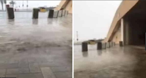 بالفيديو.. الأمطار تغرق ملعب الجوهرة في جدة