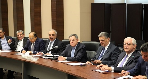 ” المستقبل اللبنانية ” تحرج إيران وحزب الله: ” نتمسك بالحريري وننتظر عودته “