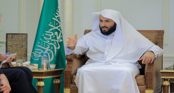 وزير العدل يوجه بفتح مجال التوظيف للسعوديات في 4 مجالات