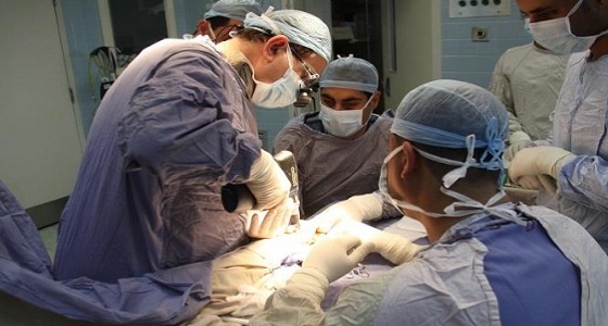 فريق طبي يُنقذ مصاب من بتر الفخذ نتيجة تعرضه لحادث سير