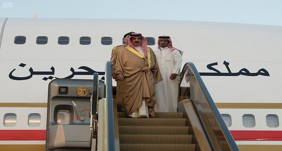 ملك البحرين يصل إلى الرياض لتقديم واجب العزاء في وفاة الأمير منصور بن مقرن