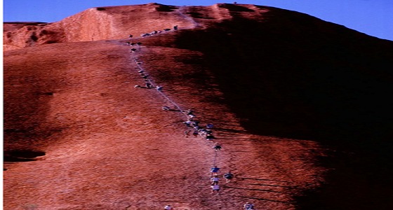 بالصور.. أستراليا تحظر تسلق صخرة &#8221; أولورو &#8221; الشهيرة