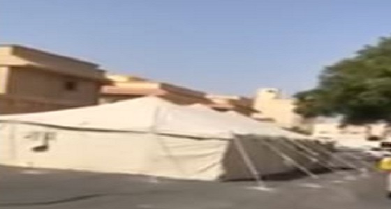بالفيديو.. فعل غريب من مواطن وسط طريق عام بحي السويدي في الرياض