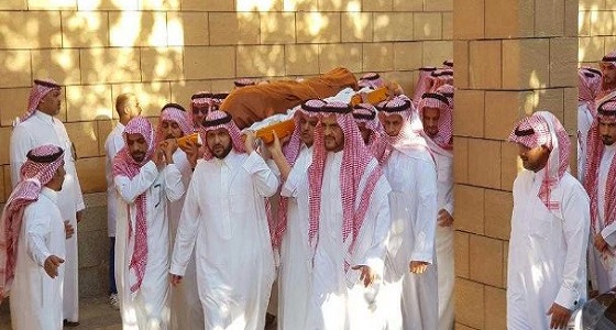بالفيديو والصور.. أداء الصلاة على الأمير منصور وتشييع جنازته