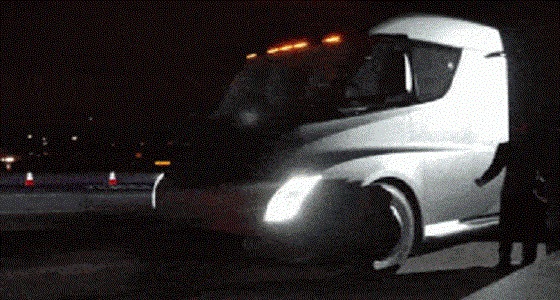 بالفيديو.. استعراض سرعة شاحنة تيسلا سيمي