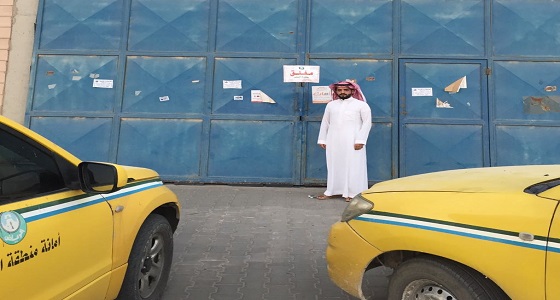 بالصور.. أمانة الرياض تغلق مصانع بلاستيك تعمل بدون ترخيص