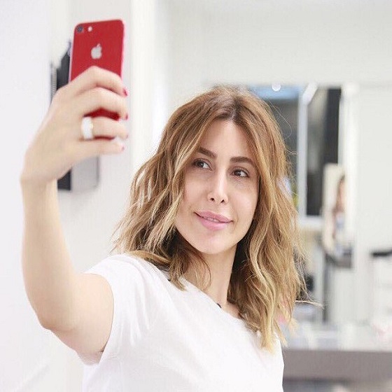 أول سيلفي للفنانة يارا بعد قص شعرها