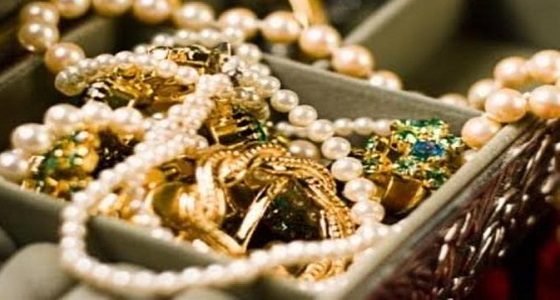عاملة منزلية تسرق مجوهرات تتجاوز قيمتها مليوني ريال