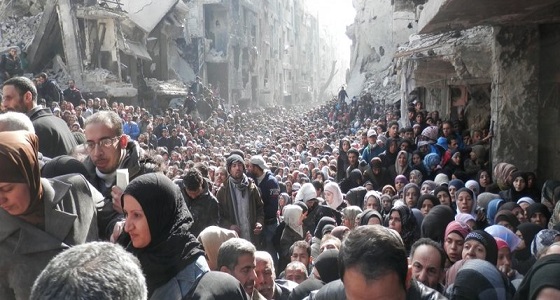 قوات الأسد تحاصر المدنيين الفلسطينيين بمخيم اليرموك
