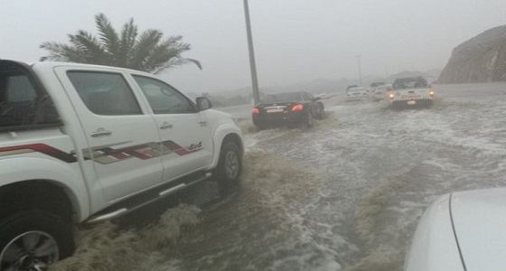 ” القوات البرية ” تساند الدفاع المدني لإنقاذ المحتجزين والمركبات في جدة