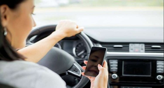 دراسة : النساء أقل عرضه للقيام بحوادث السير أثناء القيادة