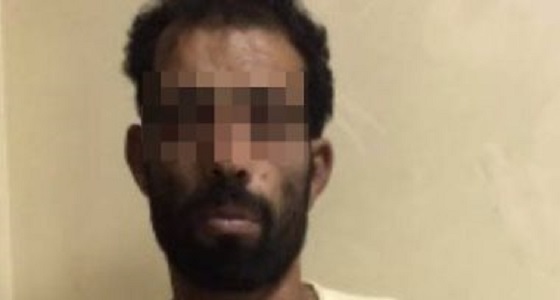 عامل يختطف طفلة ويعتدي عليها جنسياً انتقاما من والدها