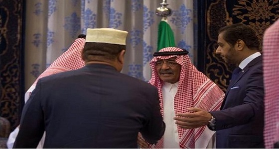 بالفيديو والصور.. الأمير مقرن بن عبدالعزيز يستقبل المعزين في وفاة نجله منصور
