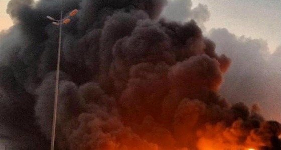 بالفيديو.. مقتل شخصين في انفجار شاحنتي وقود