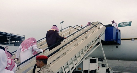 بالصور.. جثمان الأمير منصور بن مقرن يغادر مطار أبها