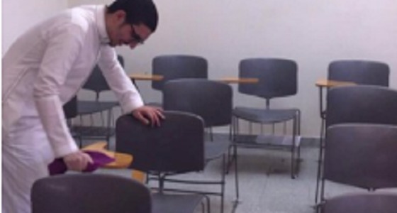 بالصور.. تغريدة لتنظيف الطلاب قاعة باحدى الجامعات تثير السخرية على مواقع التواصل
