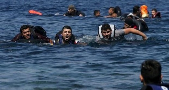 البحرية الليبية تنقذ 120 مهاجرًا غير شرعي