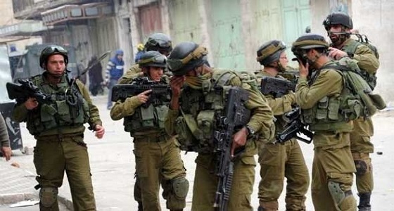 قوات الاحتلال تعتقل 8 فلسطينيين من محافظة الخليل