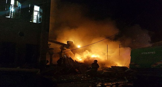 بالفيديو| &#8221; تل أبيب &#8221; تحت النيران.. انفجار يهز العاصمة الإسرائيلية ويصيب 12 شخصا