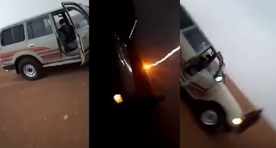 بالفيديو.. نجاة مواطن من صاعقة رعدية بشمال المملكة