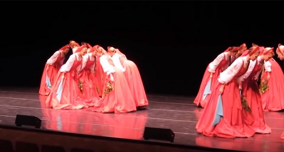 بالفيديو.. راقصات روسيات يخطفن الأنظار بجمالهن