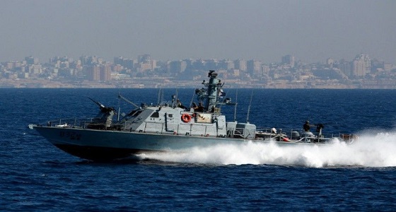 الزوارق الإسرائيلية تفتح نيرانها تجاه قوارب الصيادين على بحر غزة