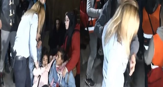 بالفيديو.. فلسطينية تضرب مجندة إسرائيلية لاعتدائها على طفلة بالقدس