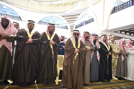 نائب أمير منطقة الرياض ووزير الحرس الوطني يؤديان الصلاة على بندر الفرم