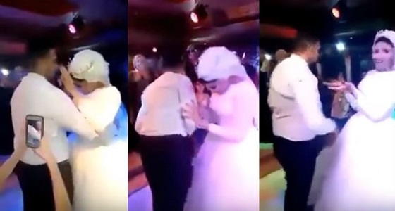 بالفيديو.. تصرف مفاجئ لعريس مع عروسه يصيبها بالصدمة