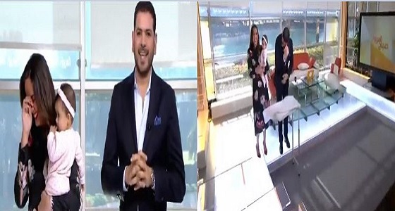 بالفيديو.. مذيع صباح العربية يمسك يد زميلته على الهواء ورد فعل صادم للأخيرة