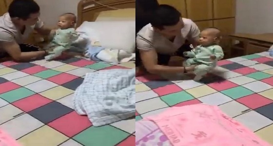 فيديو طريف لأب يلعب مع ابنه الرضيع